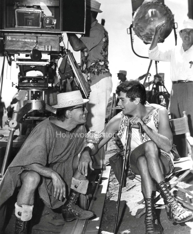 Spartacus 1960 Kirk Douglas and  Tony Curtis on the set WM.jpg